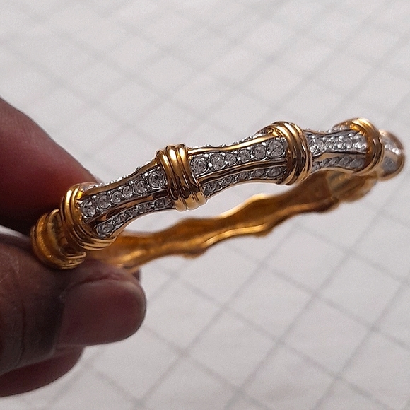 Swarovski crystal and gold tone bracelet. - Picture 3 of 5
